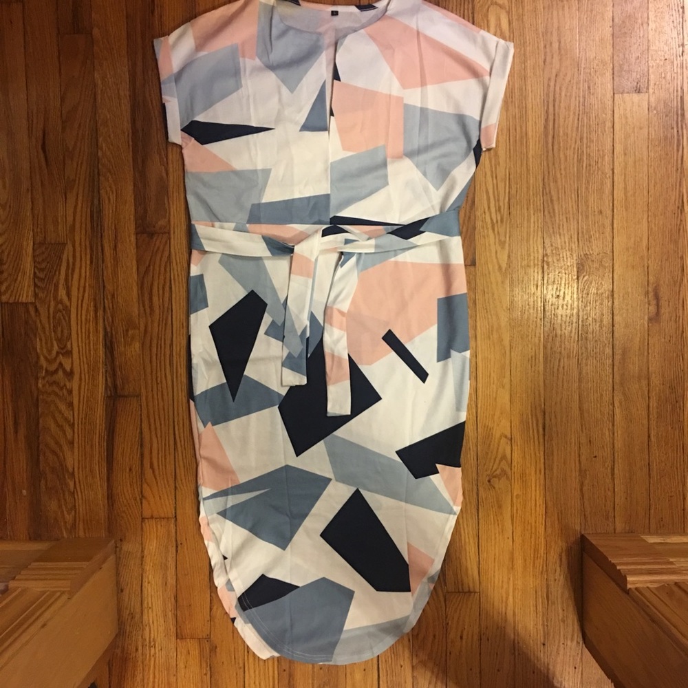 🆕 Geometric Print Dress w/ Optional Tie- L